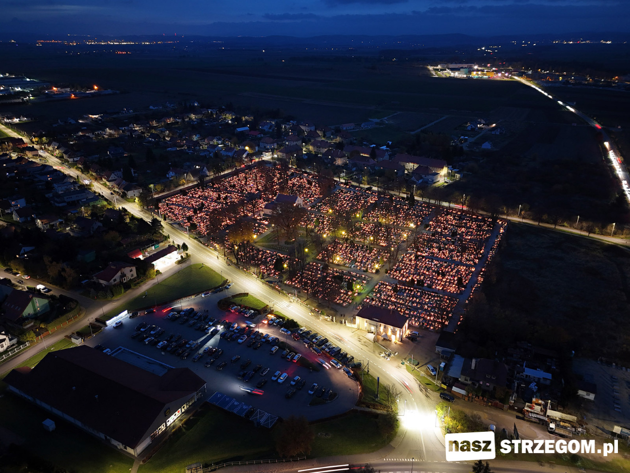 Morze świateł i wspomnień – Strzegom w blasku zniczy [FOTO] 